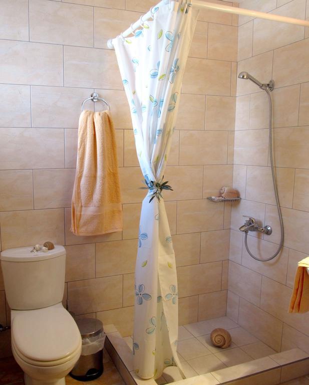 Villa Yiotevi Poros Town Room photo