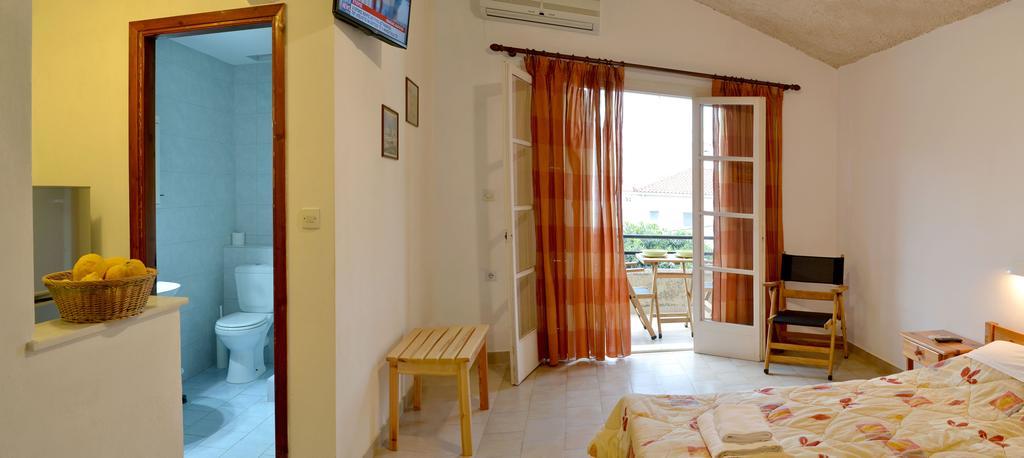 Villa Yiotevi Poros Town Exterior photo